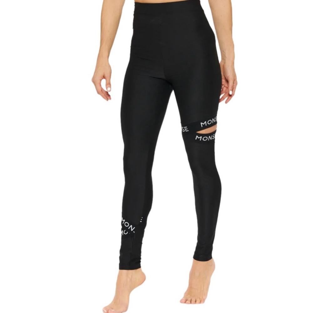 ‼️WOW‼️MONSE SET‼️leggings & Sports bra ‼️Logo Trim Cut Out Black